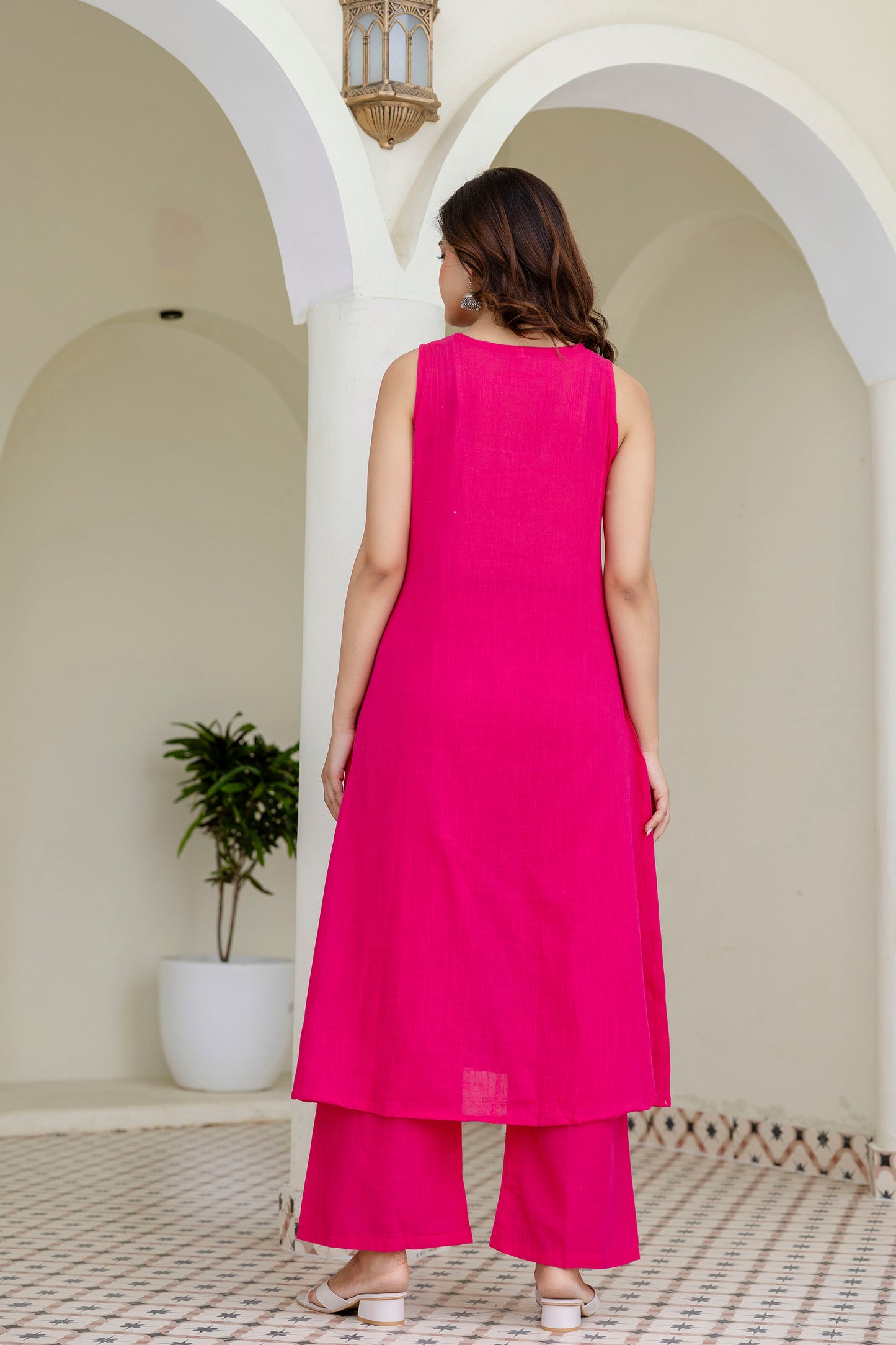 Pink embroidery sleeveless kurta pant set
