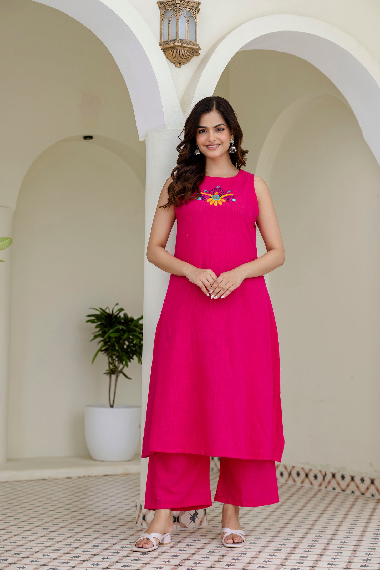 Pink embroidery sleeveless kurta pant set