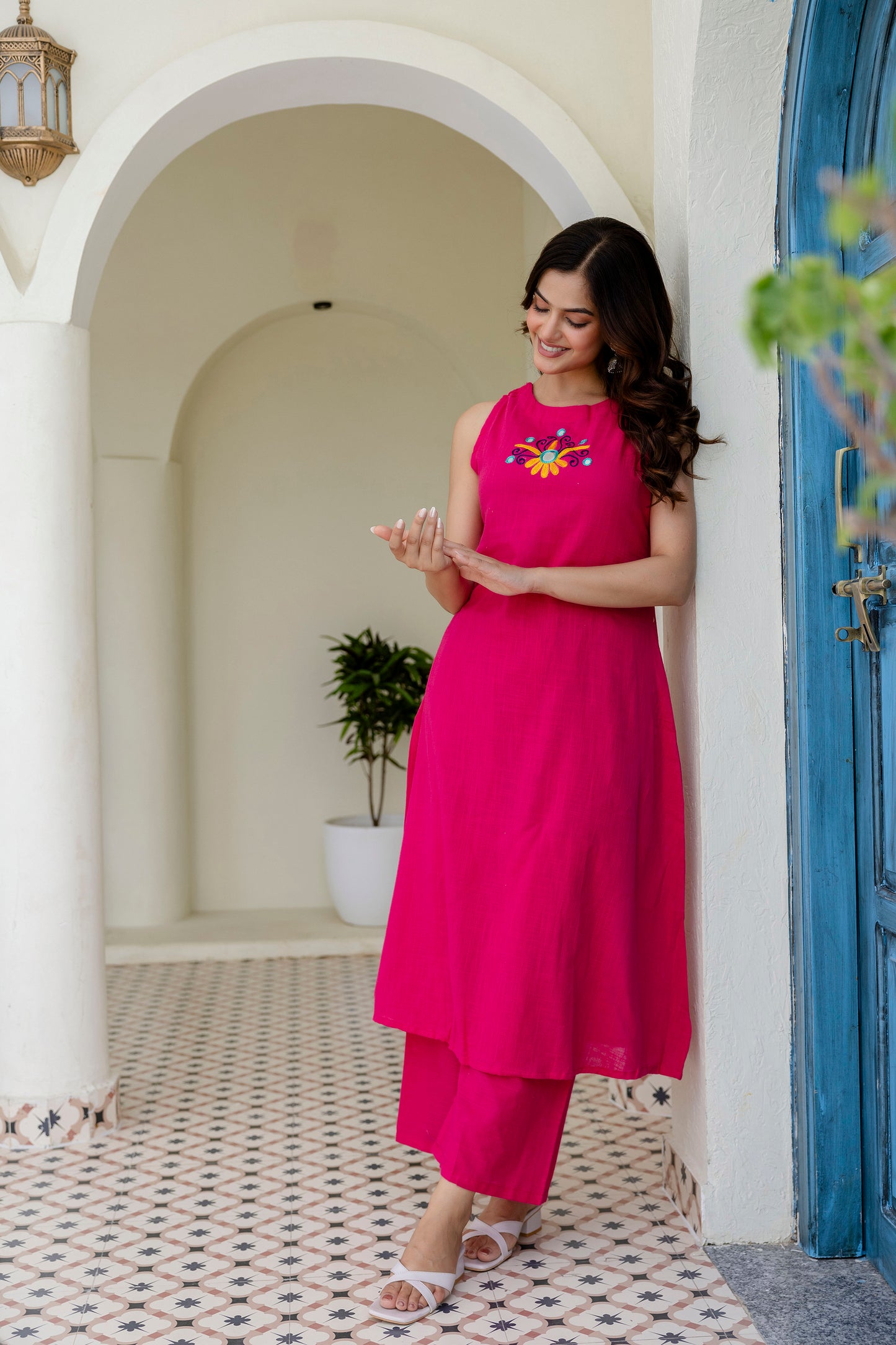 Pink embroidery sleeveless kurta pant set