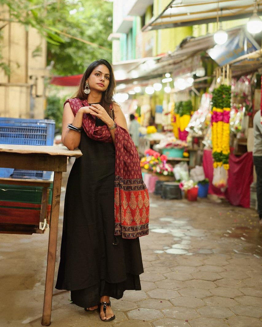 ELEVATE UR STYLE IN OUR CLASSY HANDLOOM A LINE KURTI PANT DUPATTA SET