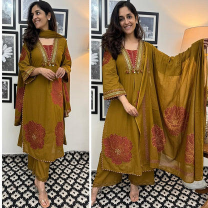 Festive Gulhad Wear

Machine sequin embroidered A line kurta with embroidered lace with lace detailed palazzo printed cotton dupatta